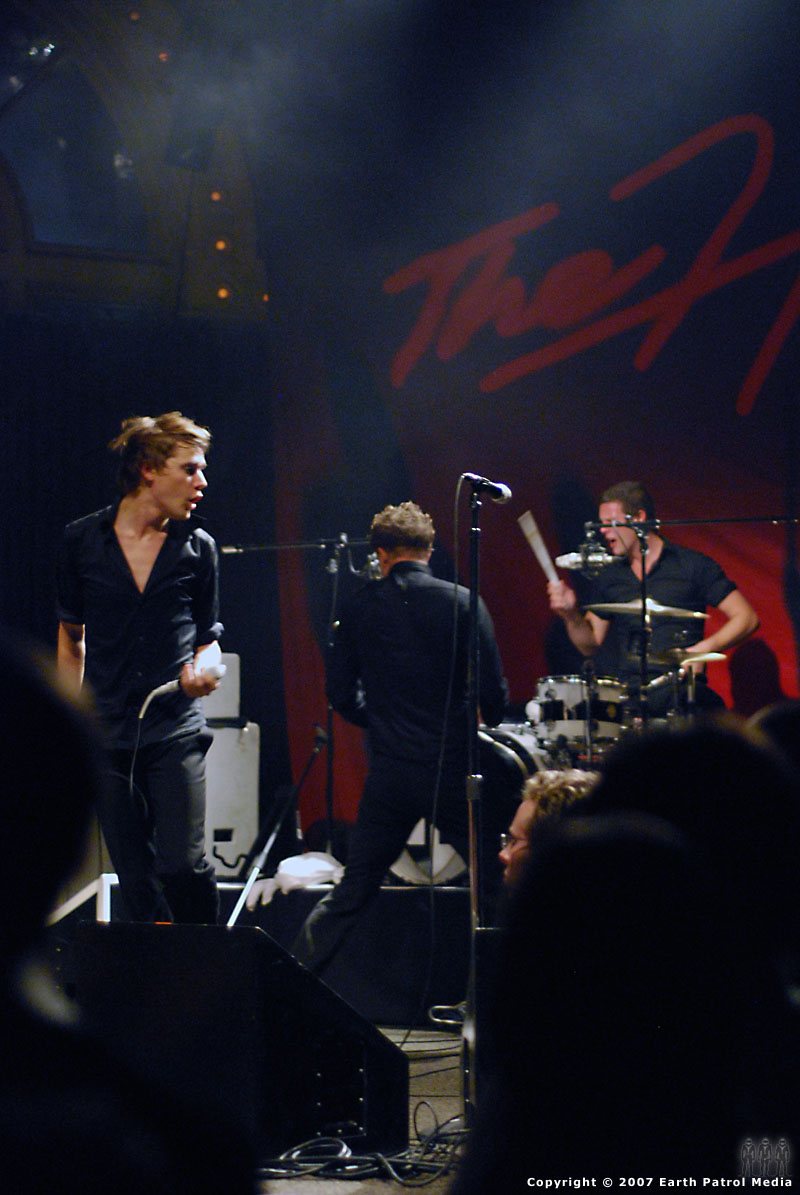 The Hives - Pic 15 @ The Crystal Ballroom