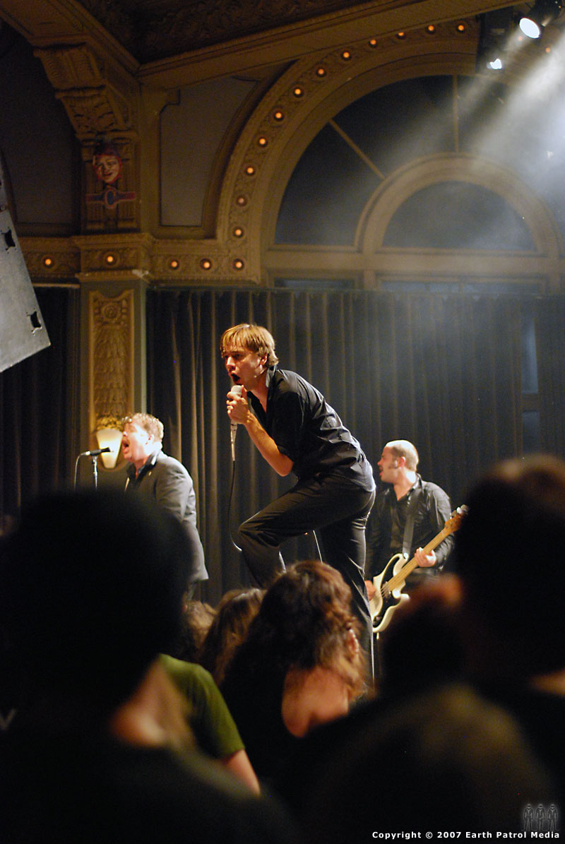 The Hives - Pic 19 @ The Crystal Ballroom